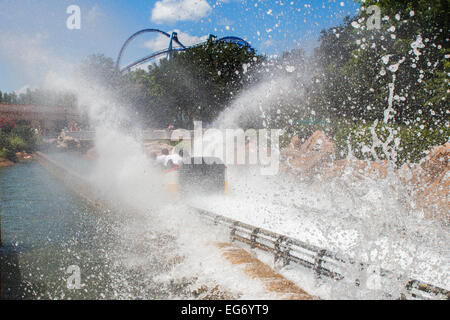 Log Flume Ride Splash in Sea World Stockfoto