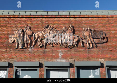 Ein Kunstwerk an der Wand eines Gebäudes in Grimsby, North East Lincolnshire, UK. Februar 2015. Stockfoto