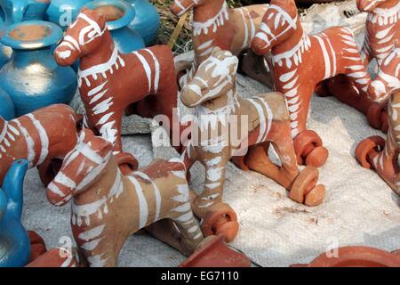 Keramik auf dem Display in einem Shop in Dhaka Stockfoto