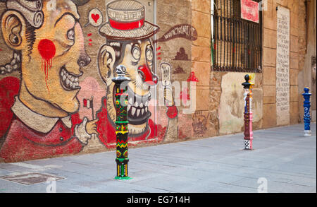 Tarragona, Spanien - 16. August 2014: bunte Graffiti an der Wand in Tarragona, Clowns Gesichter Stockfoto