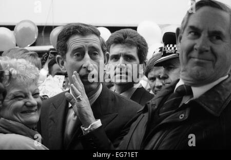 Prince Charles besucht Surrey Straßenmarkt-in Croydon South London 1994 Stockfoto