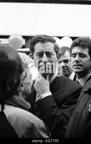 Prince Charles besucht Surrey Straßenmarkt-in Croydon South London 1994 Stockfoto