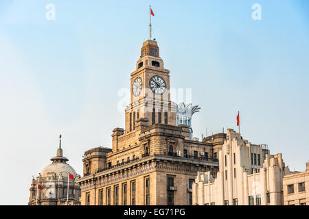 Shanghai, China - 7. April 2013: Zollhaus auf dem Dach der Bund bei der Stadt Shanghai in China am 7. April 2013 Stockfoto