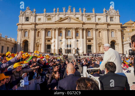 Vatikan-Stadt. 18. Februar 2015. Franziskus, Genral Publikum 18. Februar 2015 in dem Petersplatz, Vatikan-Stadt am Aschermittwoch. Bildnachweis: Wirklich einfach Star/Alamy Live-Nachrichten Stockfoto