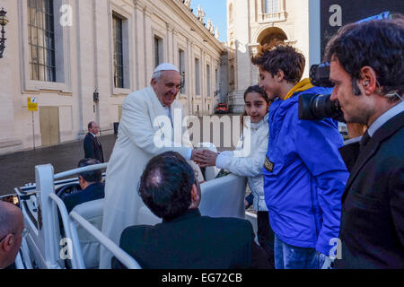 Vatikan-Stadt. 18. Februar 2015. Franziskus, Genral Publikum 18. Februar 2015 in dem Petersplatz, Vatikan-Stadt am Aschermittwoch. Bildnachweis: Wirklich einfach Star/Alamy Live-Nachrichten Stockfoto