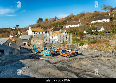 Cadgwith ein kleines malerisches Fischerdorf auf der Lizard Halbinsel in Cornwall Stockfoto