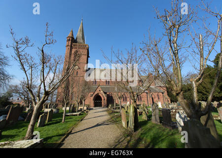 Dorf Aldford, England. Malerische Aussicht auf die St. Johannes der Täufer Kirche in Church Lane. Stockfoto