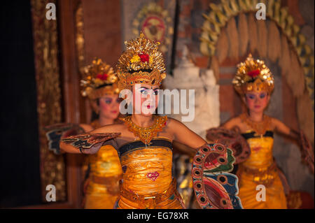 UBUD, BALI, Indonesien - August, 07: Legong traditioneller balinesischer Tanz in Ubud, Bali, Indonesien am 7. August 2010 Stockfoto