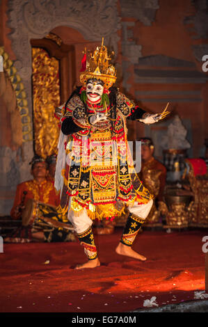 UBUD, BALI, Indonesien - August, 07: Legong traditioneller balinesischer Tanz in Ubud, Bali, Indonesien am 7. August 2010 Stockfoto