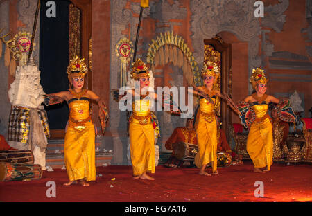 UBUD, BALI, Indonesien - August, 07: Legong traditioneller balinesischer Tanz in Ubud, Bali, Indonesien am 7. August 2010 Stockfoto