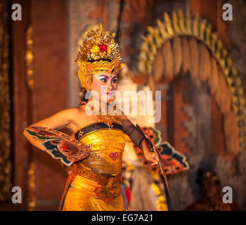 UBUD, BALI, Indonesien - August, 07: Legong traditioneller balinesischer Tanz in Ubud, Bali, Indonesien am 7. August 2010 Stockfoto