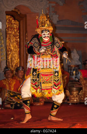 UBUD, BALI, Indonesien - August, 07: Legong traditioneller balinesischer Tanz in Ubud, Bali, Indonesien am 7. August 2010 Stockfoto