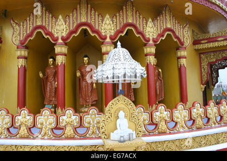 Bangladesch 6 März 2010. Goldene Tempel, einem berühmten buddhistischen Kloster in der Nähe von Banderban in den Chittagong Hill Tracts von Banglade Stockfoto