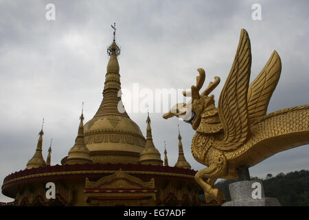 Bangladesch 6 März 2010. Goldene Tempel, einem berühmten buddhistischen Kloster in der Nähe von Banderban in den Chittagong Hill Tracts von Banglade Stockfoto