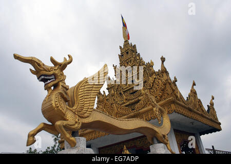 Bangladesch 6 März 2010. Goldene Tempel, einem berühmten buddhistischen Kloster in der Nähe von Banderban in den Chittagong Hill Tracts von Banglade Stockfoto