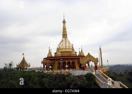 Bangladesch 6 März 2010. Goldene Tempel, einem berühmten buddhistischen Kloster in der Nähe von Banderban in den Chittagong Hill Tracts von Banglade Stockfoto