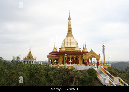 Bangladesch 6 März 2010. Goldene Tempel, einem berühmten buddhistischen Kloster in der Nähe von Banderban in den Chittagong Hill Tracts von Banglade Stockfoto