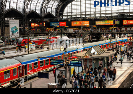 Im Inneren der Hauptbahnhof Hauptbahnhof, Hamburg, Deutschland, Europa. Stockfoto