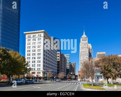 Ron Norick Boulevard (Robinson Avenue) Blick in Richtung Innenstadt, Oklahoma City, OK, USA Stockfoto