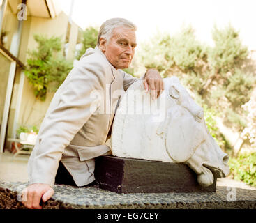 LOS ANGELES, CA-2 Februar: Oscar-prämierte Schauspieler Charlton Heston in seinem Haus in Los Angeles, Kalifornien am Februar 2,1997. Stockfoto