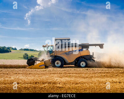 New Holland Mähdrescher - Sud-Touraine, Frankreich. Stockfoto