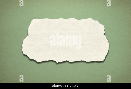 Hintergrund von Altpapier mit zerrissenes Papier in der Mitte gemacht. Stockfoto