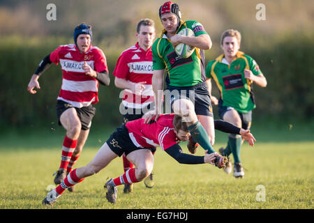 Rugby, Spieler in Angriff genommen. Stockfoto