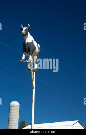 MILCH KUH SCHILD MILCHVIEHBETRIEB SMICKSBURG INDIANA COUNTY PENNSYLVANIA USA Stockfoto