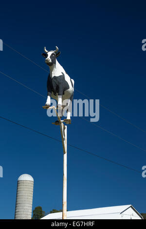 MILCH KUH SCHILD MILCHVIEHBETRIEB SMICKSBURG INDIANA COUNTY PENNSYLVANIA USA Stockfoto