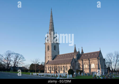 Die schöne Marmor Kirche am Bodelwyddan in der Nähe von Rhyl zieht Besucher aus weit und breit der Kirchhof hat 86 kanadischen Kriegsgräber. Stockfoto