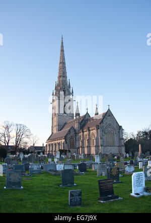 Die schöne Marmor Kirche am Bodelwyddan in der Nähe von Rhyl zieht Besucher aus weit und breit der Kirchhof hat 86 kanadischen Kriegsgräber. Stockfoto