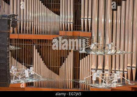 Orgelpfeifen in der Bridgewater Hall-Konzerthalle in Manchester, UK. Stockfoto