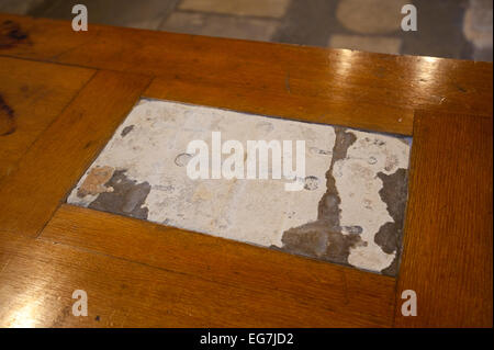 Alter Stein in das Alter von St Pancras alte Kirche London Stockfoto