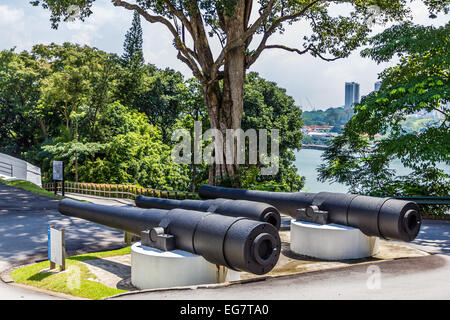 Canon Fässer an Fort Siloso auf Sentosa Island, Singapur Stockfoto