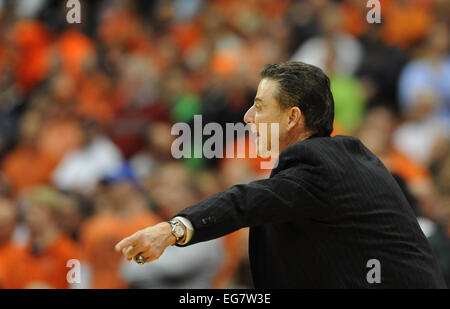 Syracuse, NY, USA. 18. Februar 2015. 18. Februar 2015: Syracuse Orange besiegte die Louisville Cardinals 69-59 im Carrier Dome in Syracuse, NY. © Csm/Alamy Live-Nachrichten Stockfoto