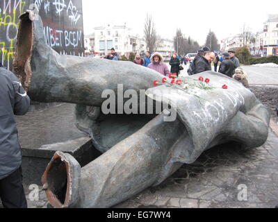 große Bronze-Denkmal Lenin den Führer des Weltproletariats in Tschernigow geworfen Stockfoto