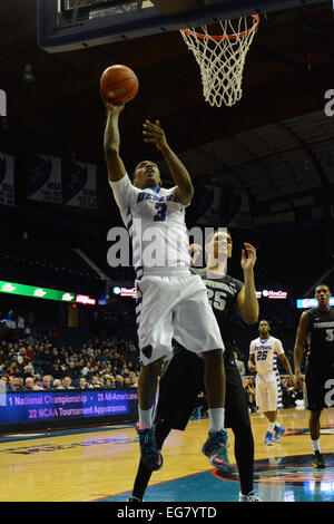 Rosemont, Illinois, USA. 18. Februar 2015. DePaul Blue Demons vorwärts Rashaun Stimage (3) nimmt ein Schuss während der NCAA Männer Basketball-Spiel zwischen der Providence Friars und die DePaul Blue Dämonen in der Allstate Arena in Rosemont, Illinois. Providence überzeugte DePaul 80-53. Bildnachweis: Cal Sport Media/Alamy Live-Nachrichten Stockfoto