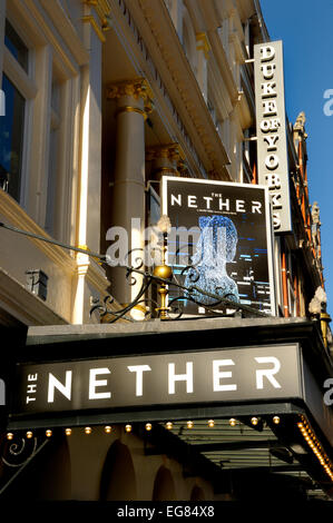 London, England, Vereinigtes Königreich. Die Unterwelt (von Jennifer Haley) an der Duke of York Theatre (30 Jan – 25. April 2015) Stockfoto