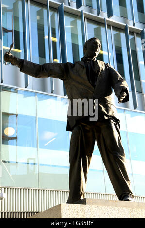 London, England, Vereinigtes Königreich. Denkmal für den unbekannten Künstler - nicht Plaudite. Modo Pecuniam Jacite (nicht applaudieren, wirf Geld) Stockfoto