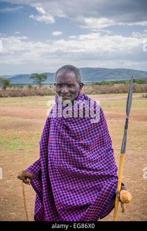 MASAI MARA, Kenia - 23 September: Alte Masai Mann am 23. September 2008 in Masai Mara Nationalpark, Kenia Stockfoto