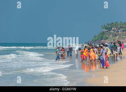 VARKALA, KERALA, Indien - Januar, 22: CIndian Menschen in Varkala Beach am 22. Januar 2013, in Kerala, Indien Stockfoto