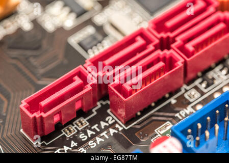 Serial-ATA-Anschlüsse am Computer Motherboard Stockfoto