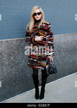 Johanna Hellman Ankunft in Michael Kors Modeschau in New York City - 18. Februar 2015 - Foto: Start-und Landebahn Manhattan/Charles Eshelman/Picture Alliance Stockfoto