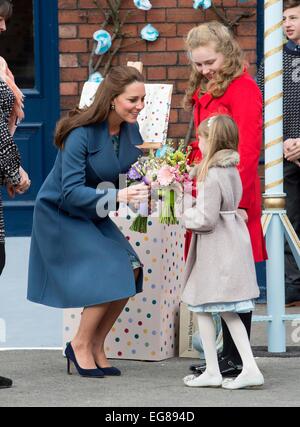 Catherine, Herzogin von Cambridge besucht die Emma Bridgewater-Fabrik am 18. Februar 2015 in Stoke-on-Trent, England. Foto: Patrick van Katwijk / Niederlande OUT POINT DE VUE, - kein Draht-SERVICE - Stockfoto