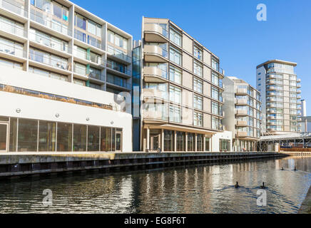 Nottingham, modernes waterfront Apartment Gebäude auf dem Nottingham und Beeston Canal, Nottingham, England, Großbritannien Stockfoto