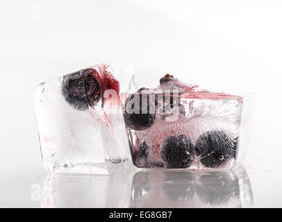 Heidelbeer-Beere Eis Solated auf weißem Hintergrund Stockfoto