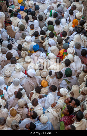 Scharen von Pilgern In Lalibela für Weihnachtsfeiern, Lalibela, Äthiopien Stockfoto