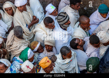 Scharen von Pilgern In Lalibela für Weihnachtsfeiern, Lalibela, Äthiopien Stockfoto