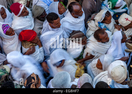 Scharen von Pilgern In Lalibela für Weihnachtsfeiern, Lalibela, Äthiopien Stockfoto