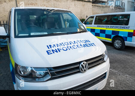 UK Home Office Immigration Enforcement Fahrzeuge. Stockfoto